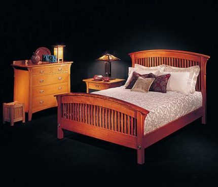 Arched Spindle Bed